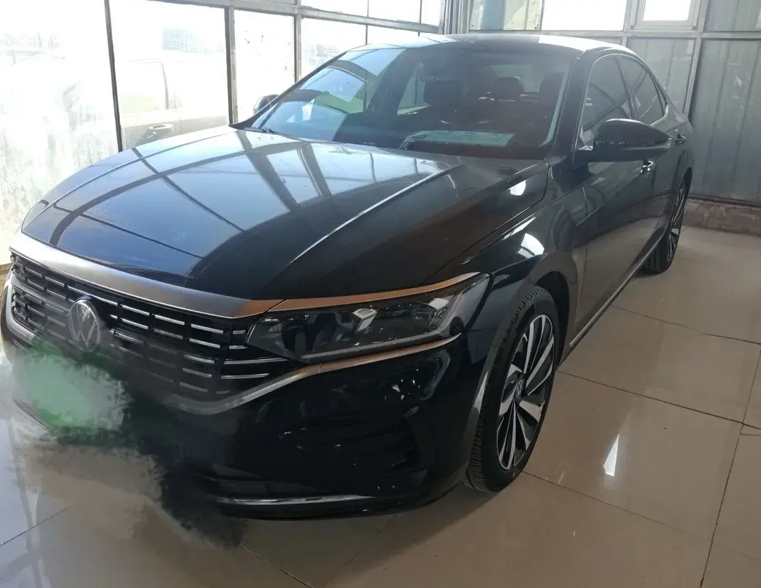 2022 VOLKSWAGEN PASSAT view 1