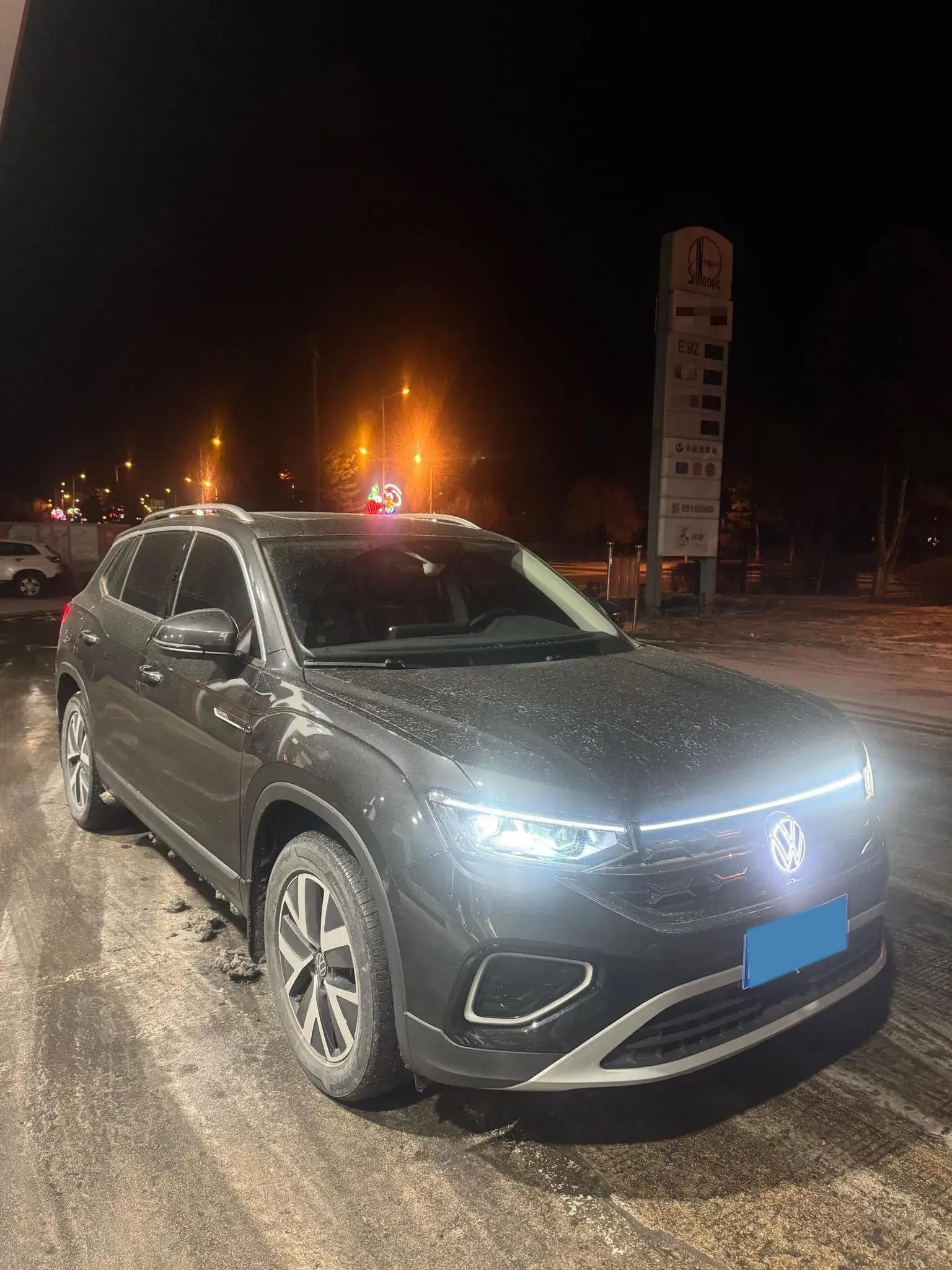 2022 VOLKSWAGEN TAYRON thumbnail 3