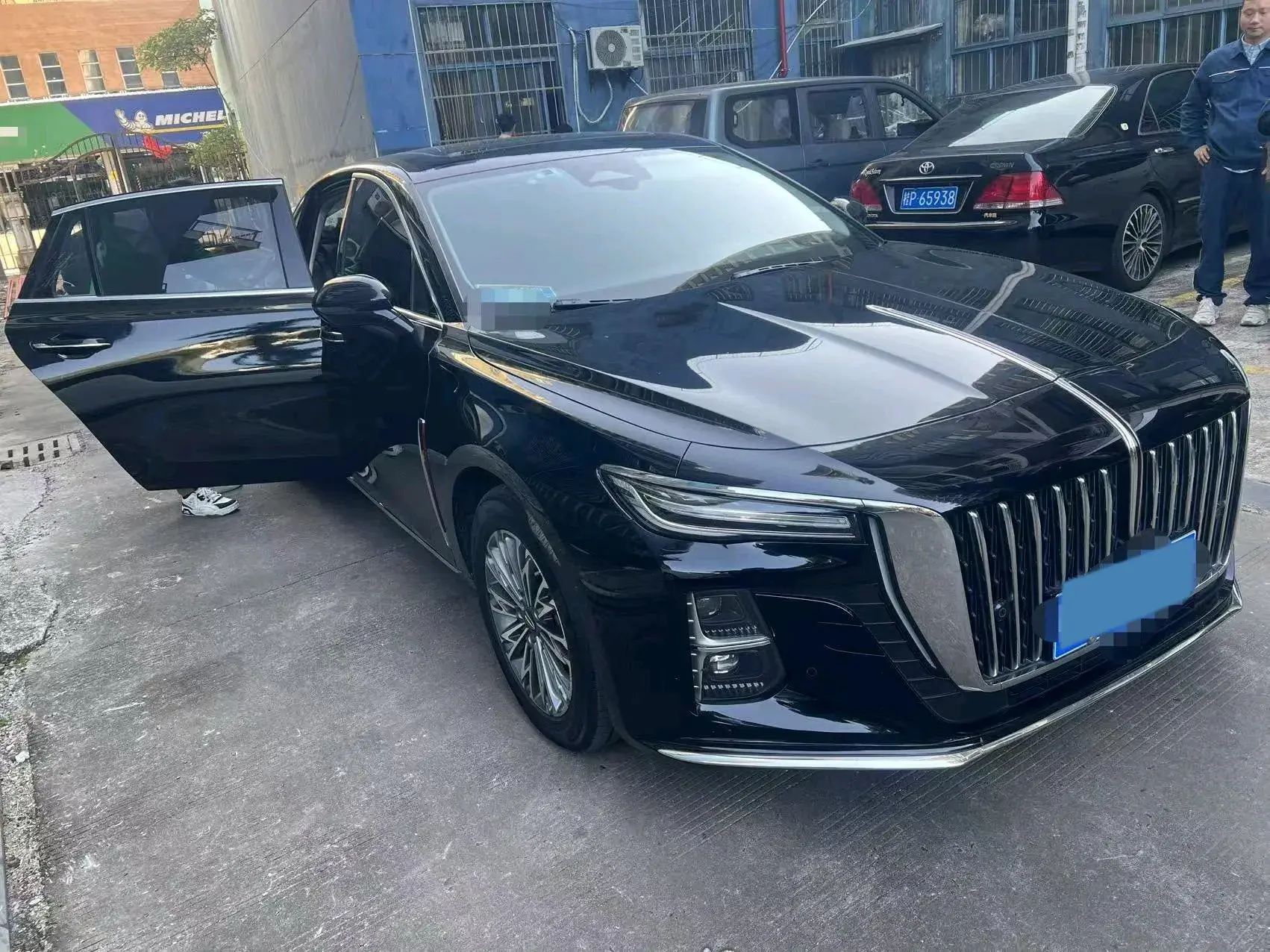 2023 HONGQI H5 thumbnail 3