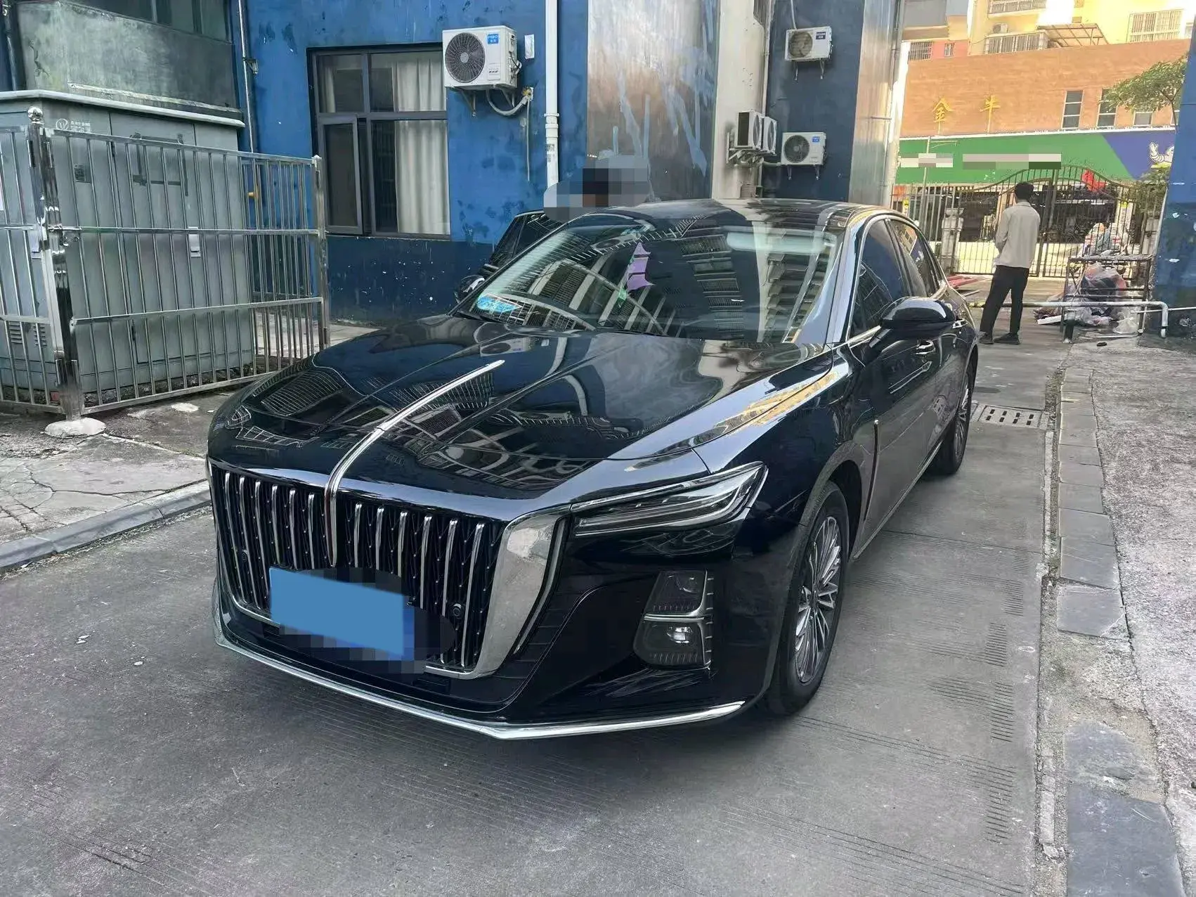2023 HONGQI H5 view 1