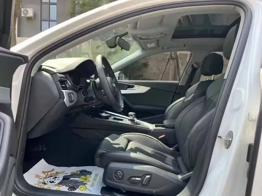 2023 Audi A4L 2.0T 190HP L4 7DCT,autocango,china used car exporter,china ev exporter,chinese used car exporter,chinese used ev exporter