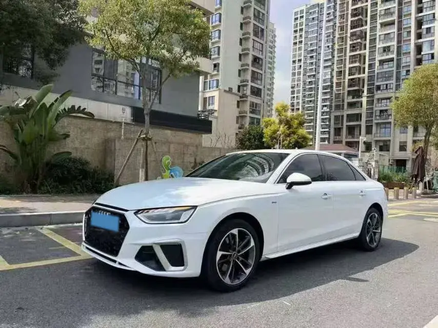 2023 AUDI A4L view 1