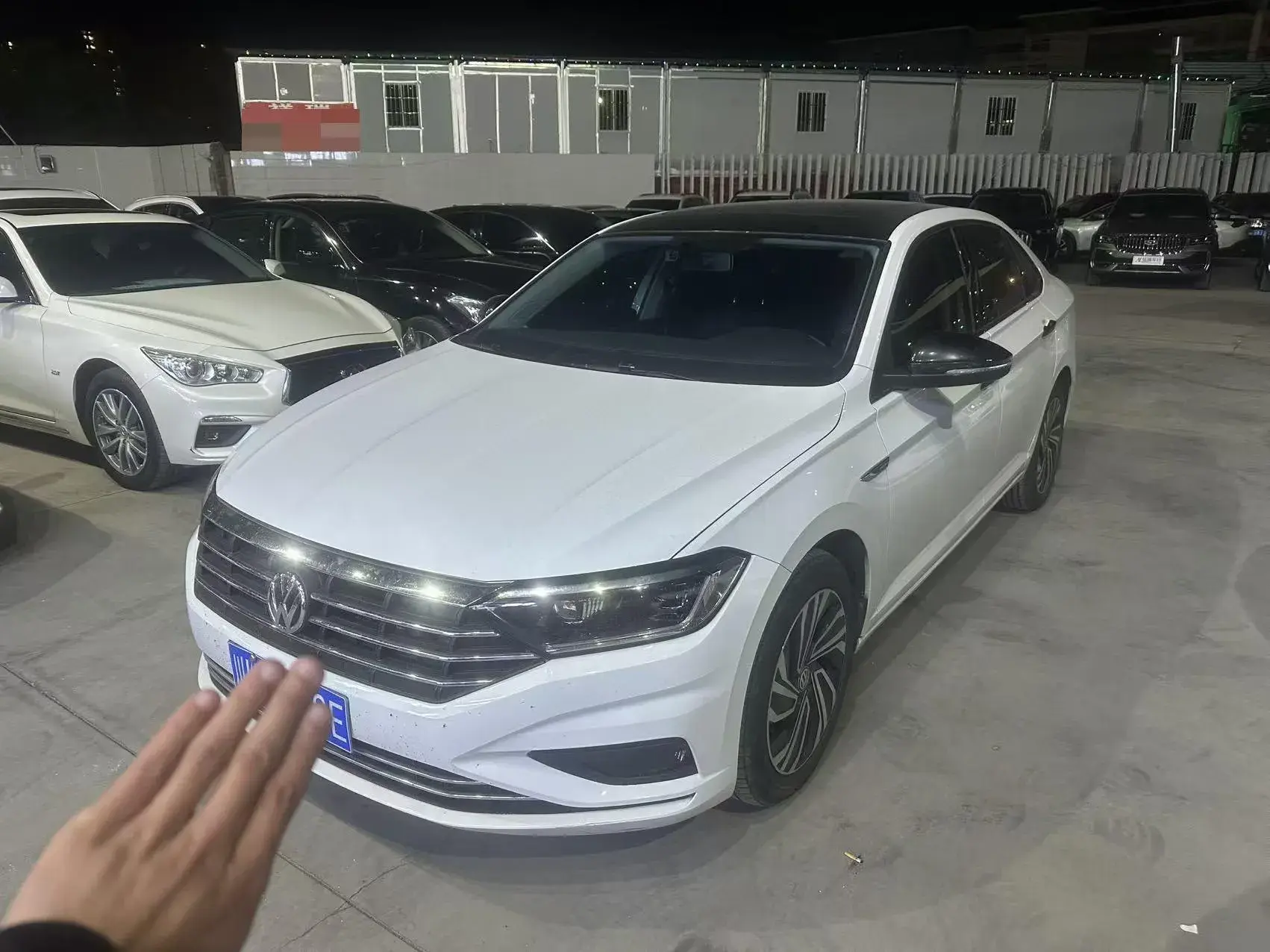 2022 VOLKSWAGEN SAGITAR view 1