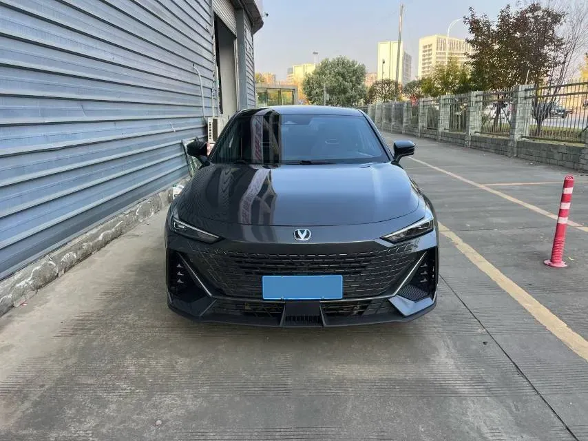 2022 ChangAn UNI-V 1.5T 188HP L4 7DCT,autocango,china used car exporter,china ev exporter,chinese used car exporter,chinese used ev exporter