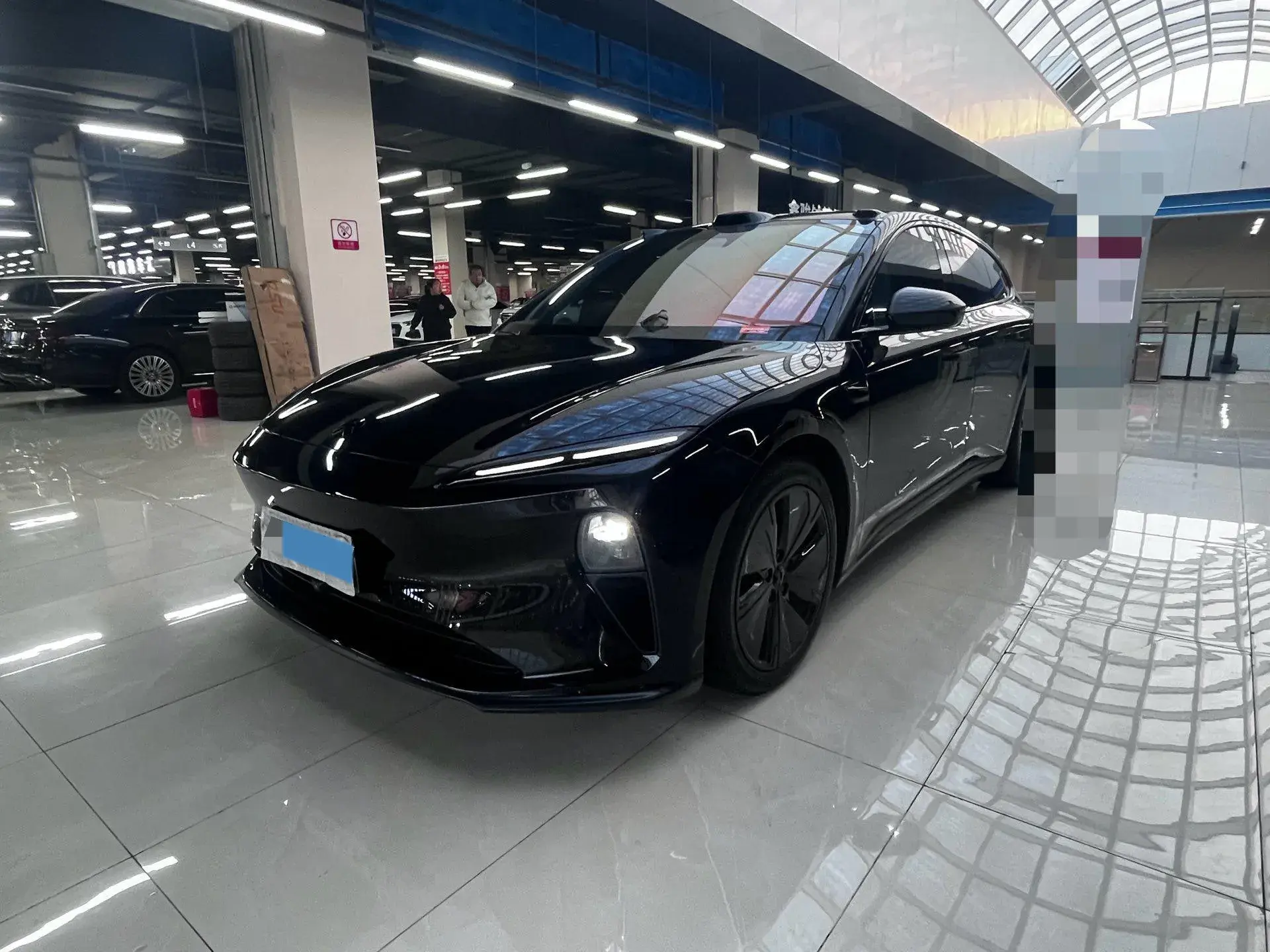 2023 NIO ET5T view 1