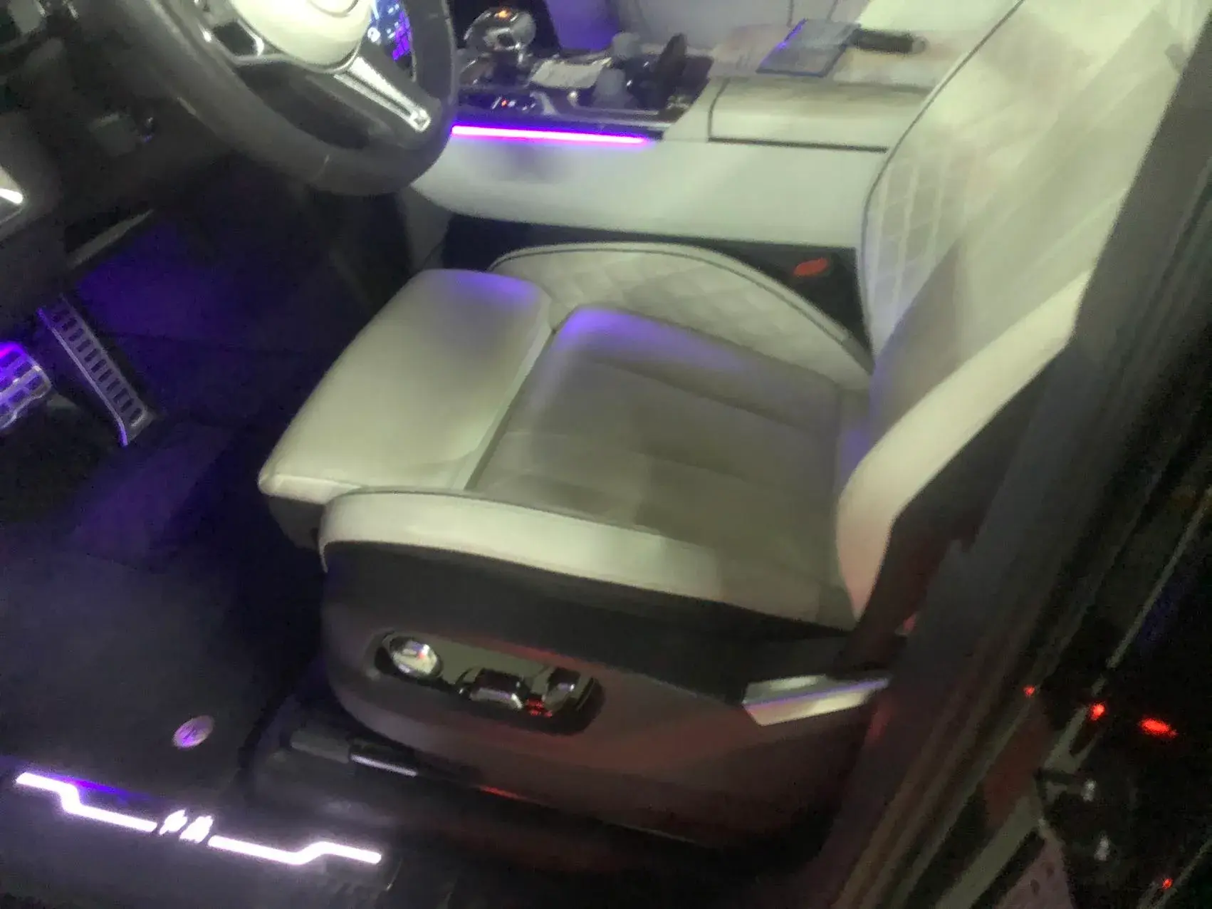 2022 HONGQI E-HS9 thumbnail 4