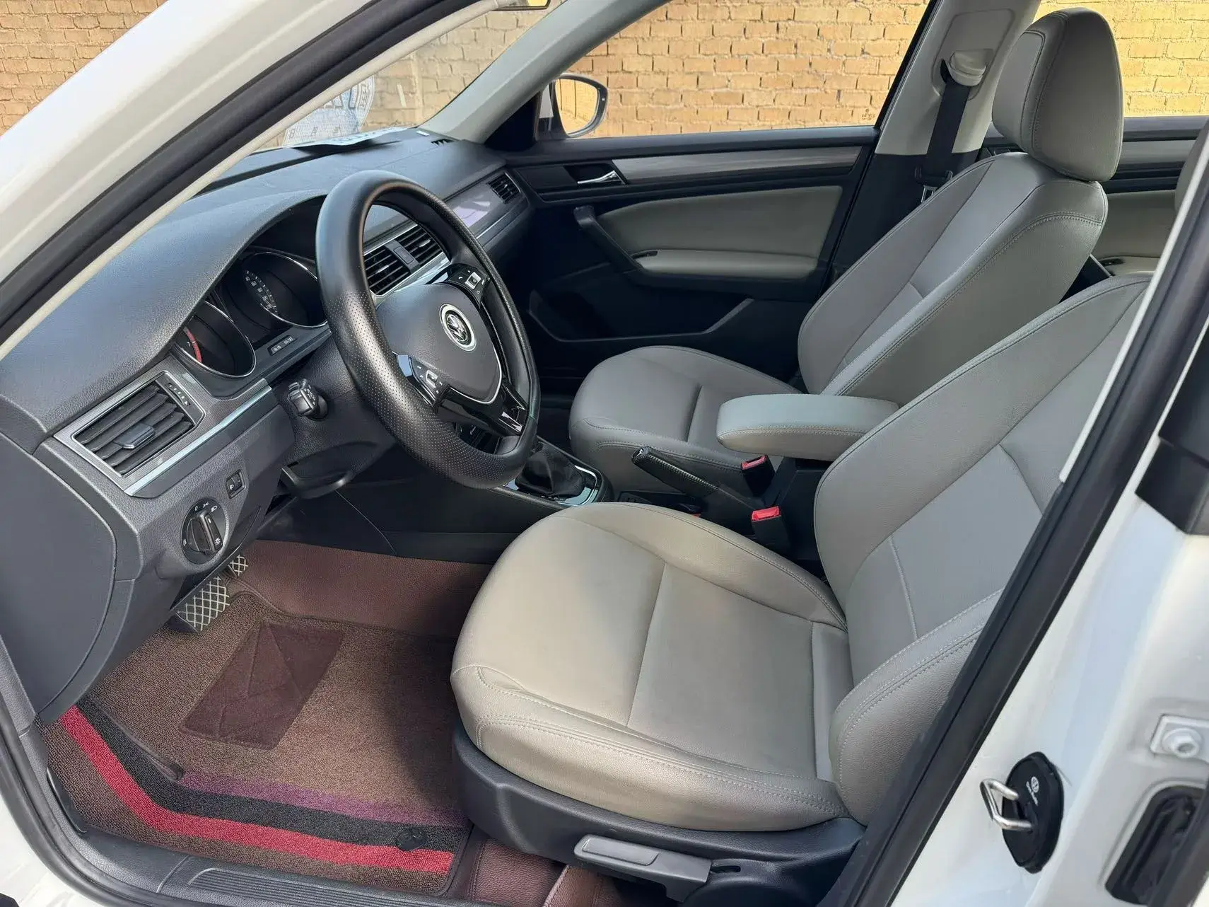 2019 VOLKSWAGEN BORA thumbnail 4