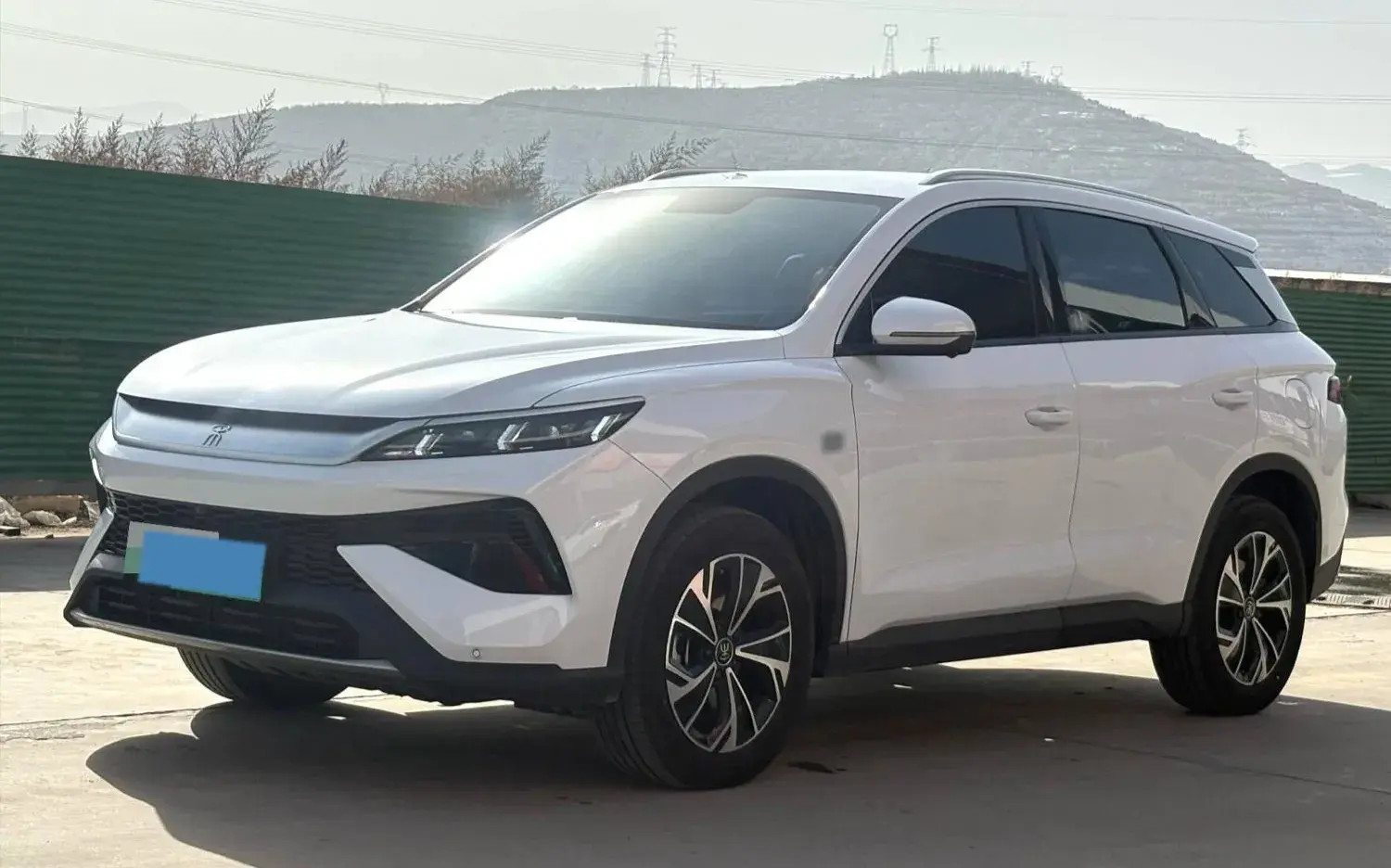 2025 BYD SONG view 1