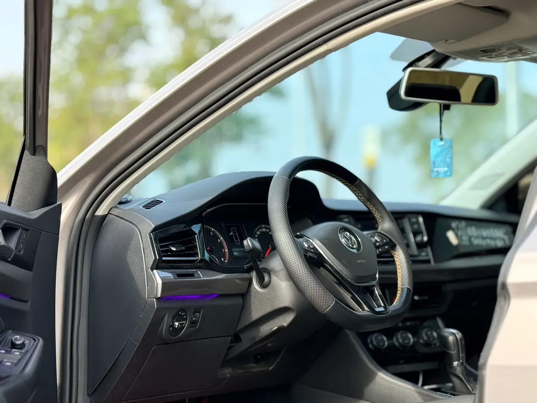 2019 VOLKSWAGEN BORA thumbnail 3