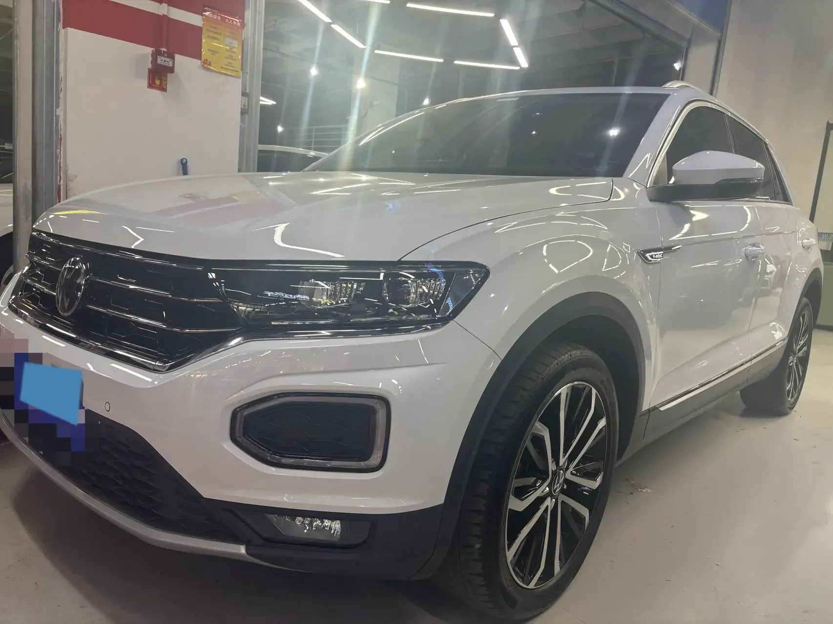 2022 VOLKSWAGEN T-ROC view 1