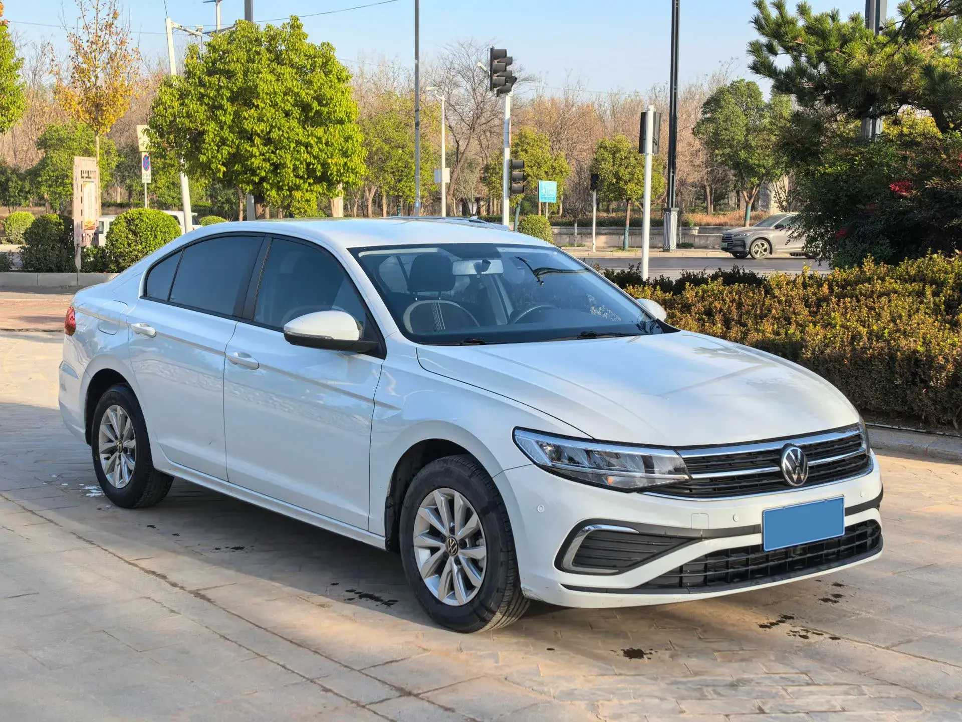 2023 VOLKSWAGEN BORA thumbnail 3