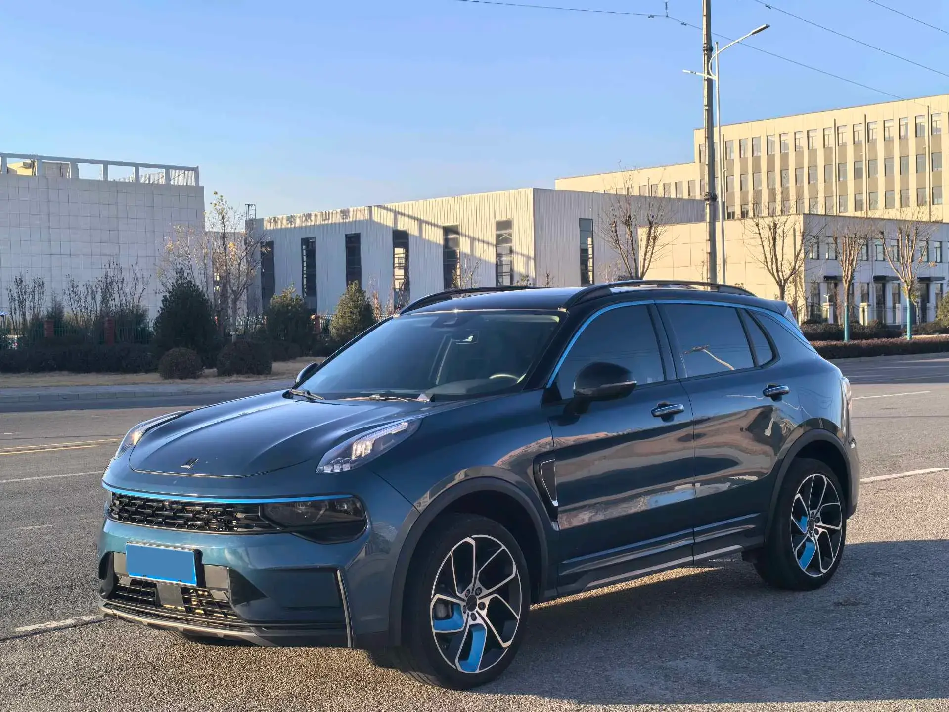 2021 LYNK&CO 01 view 1
