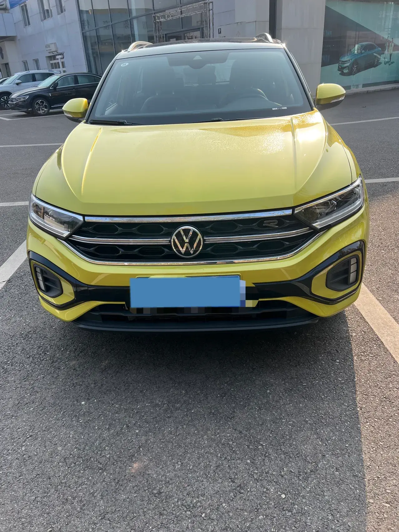 2023 VOLKSWAGEN T-ROC thumbnail 3