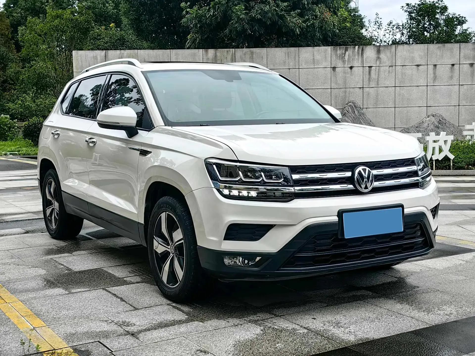 2021 VOLKSWAGEN THARU thumbnail 3