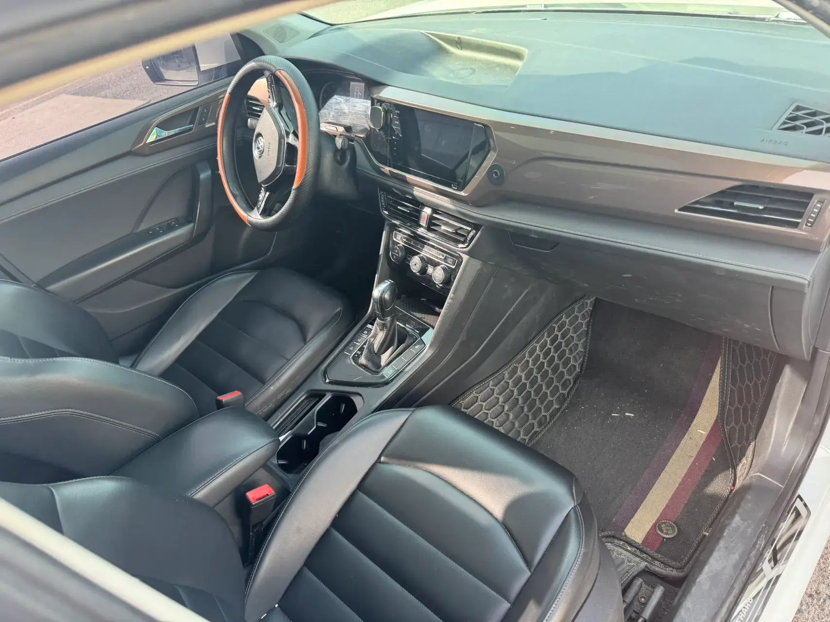 2019 VOLKSWAGEN THARU thumbnail 4