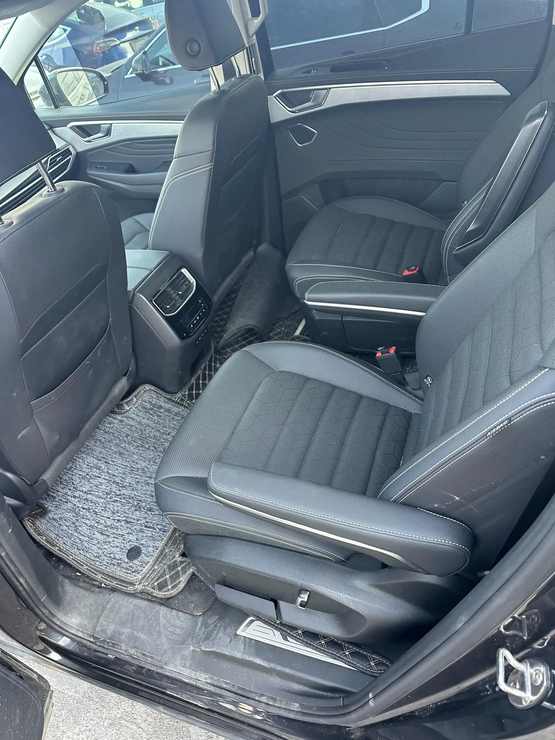 2023 VOLKSWAGEN TALAGON thumbnail 2