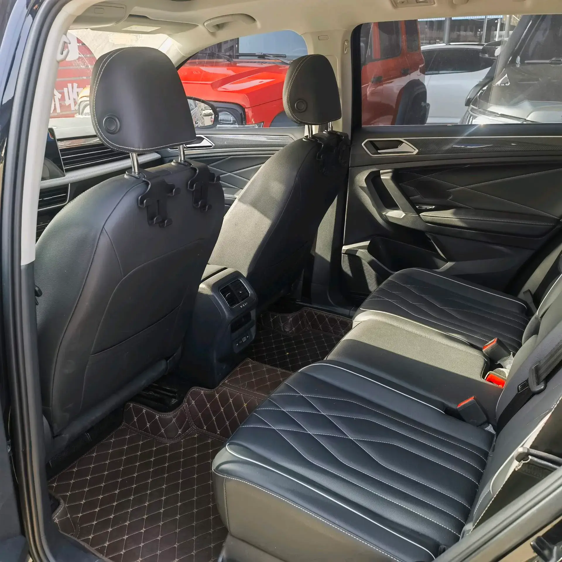 2024 VOLKSWAGEN TIGUAN thumbnail 3