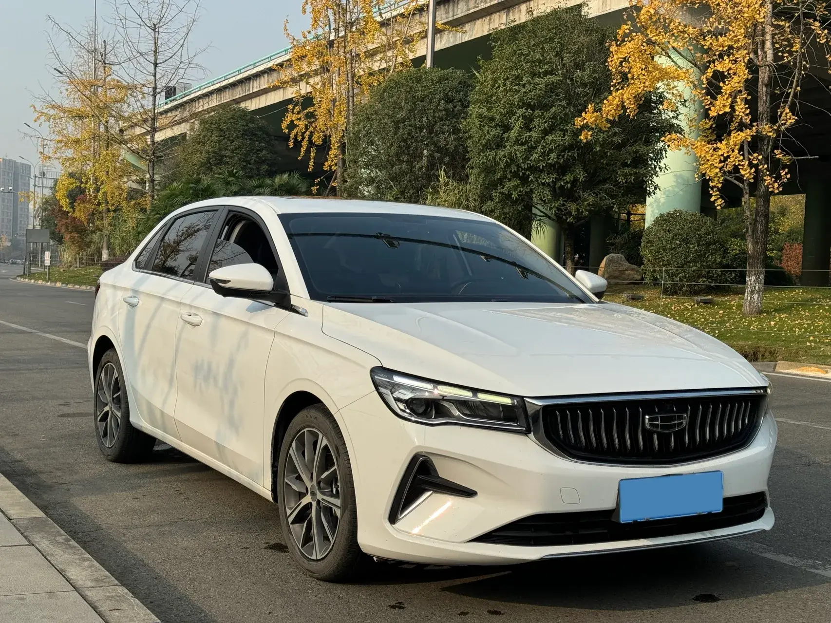 2022 GEELY EMGRAND thumbnail 3