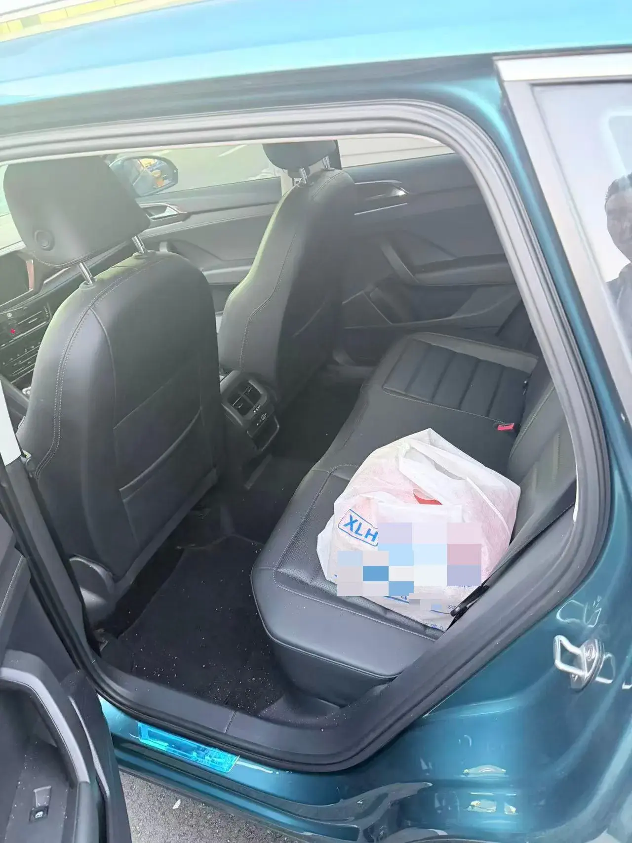 2021 VOLKSWAGEN THARU thumbnail 4