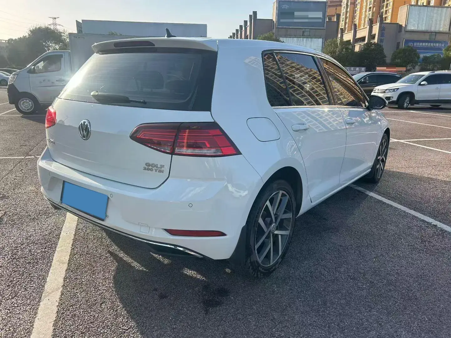 2020 VOLKSWAGEN GOLF thumbnail 4