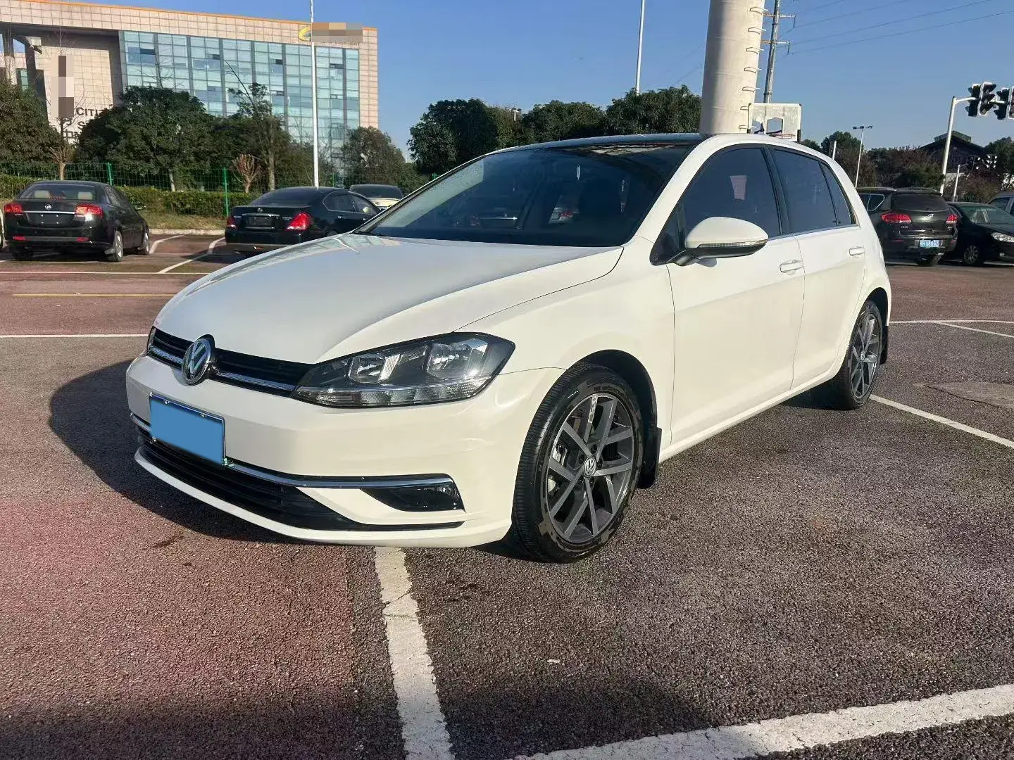 2020 VOLKSWAGEN GOLF view 1