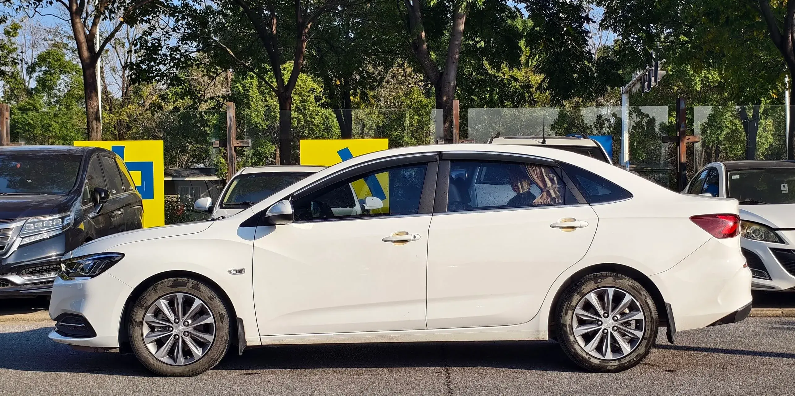 2022 CHEVROLET MONZA thumbnail 4