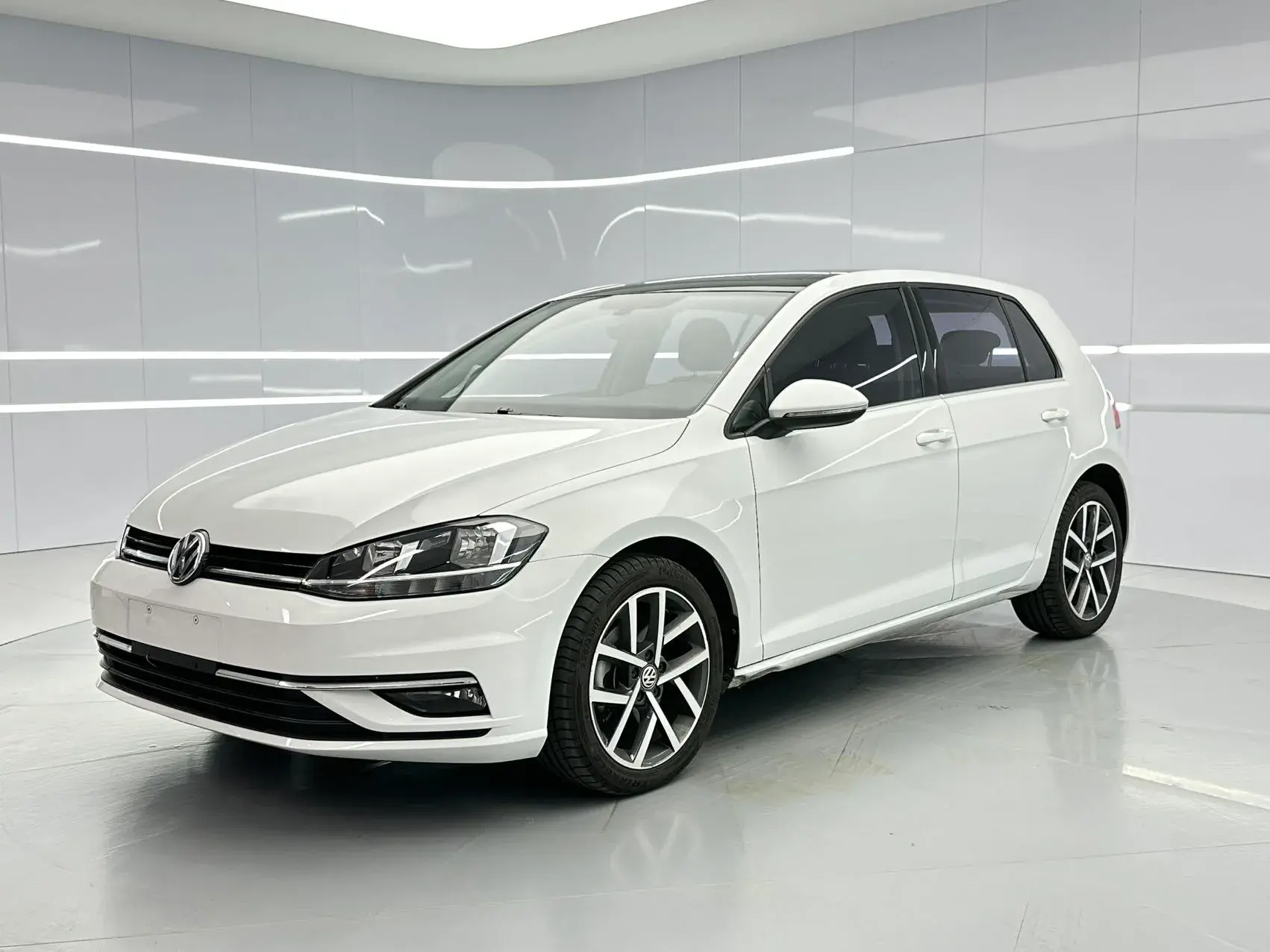 2020 VOLKSWAGEN GOLF view 1