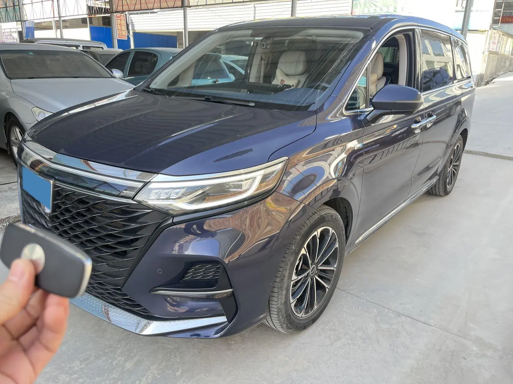 2022 ROEWE IMAX8 view 1