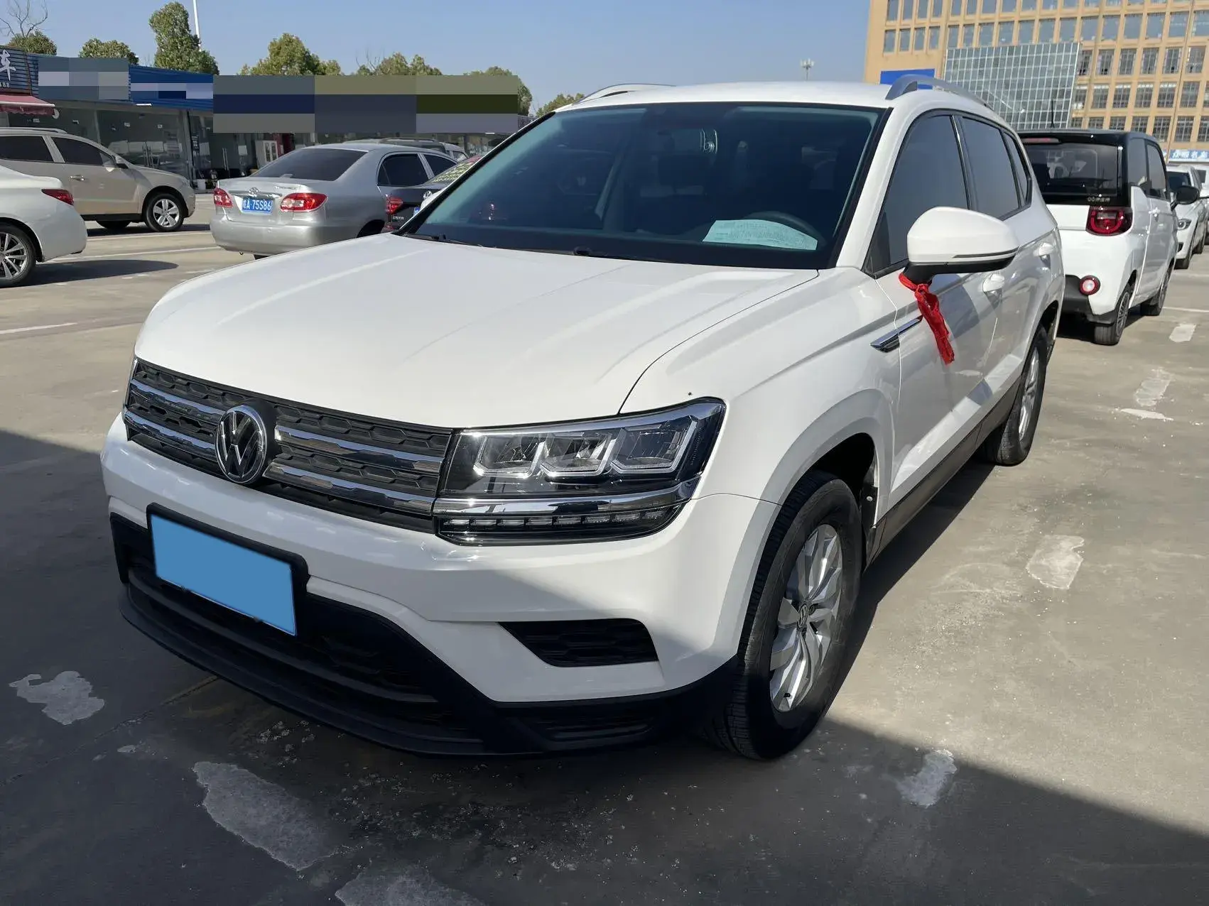 2020 VOLKSWAGEN THARU view 1