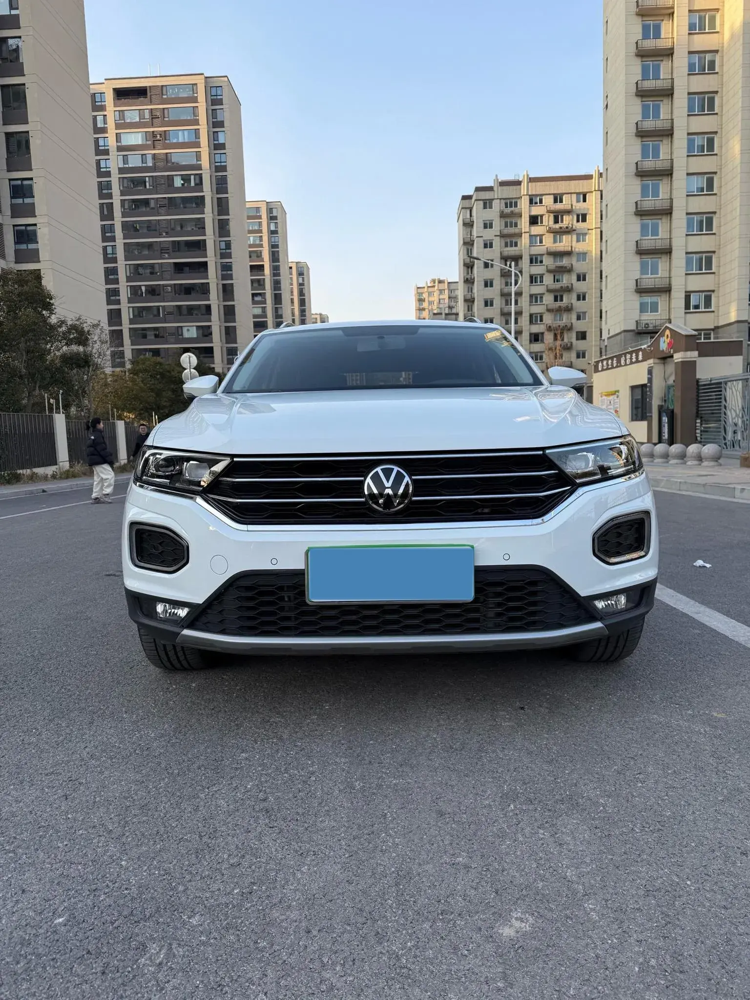 2022 VOLKSWAGEN T-ROC thumbnail 2