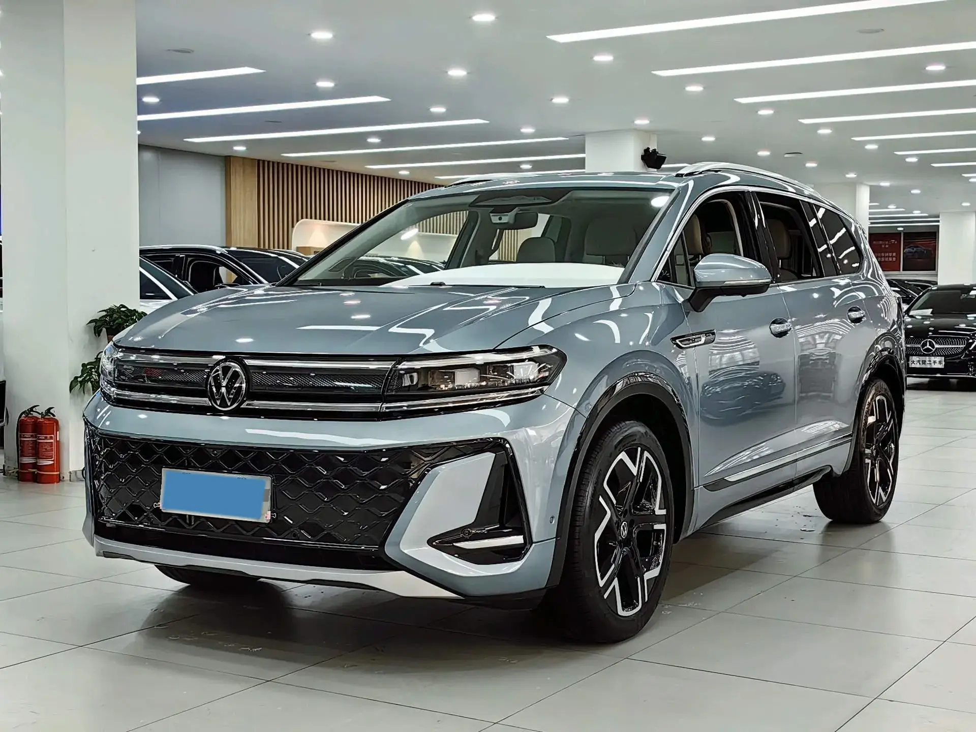 2023 VOLKSWAGEN TALAGON view 1