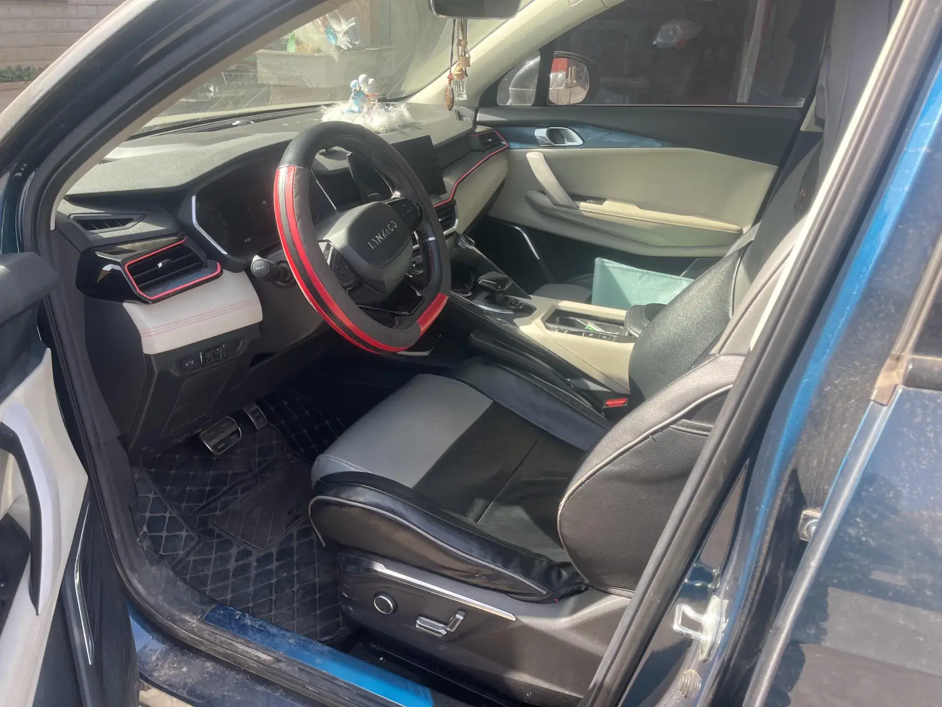 2019 GEELY COOLRAY thumbnail 2