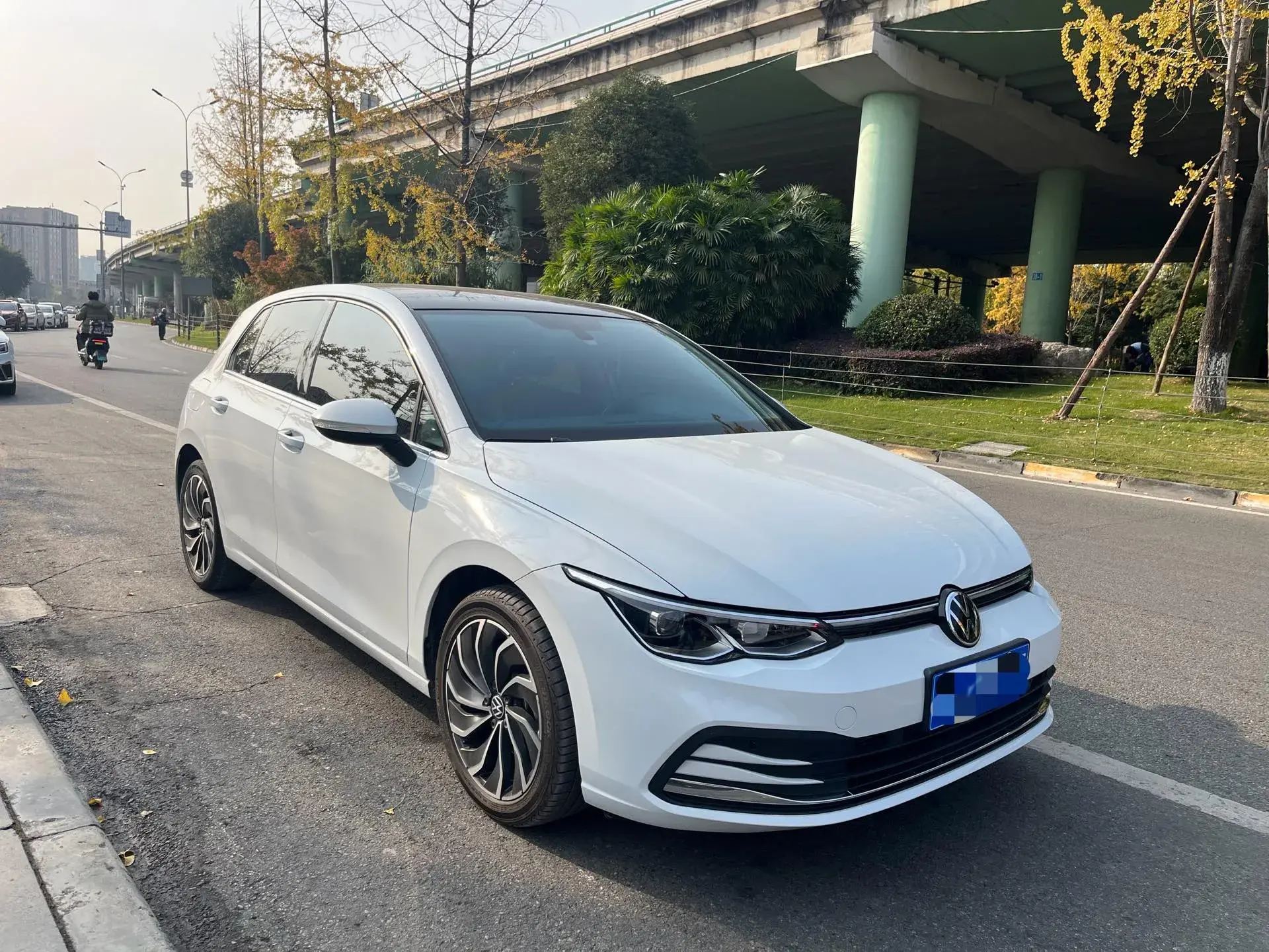 2023 VOLKSWAGEN GOLF thumbnail 3