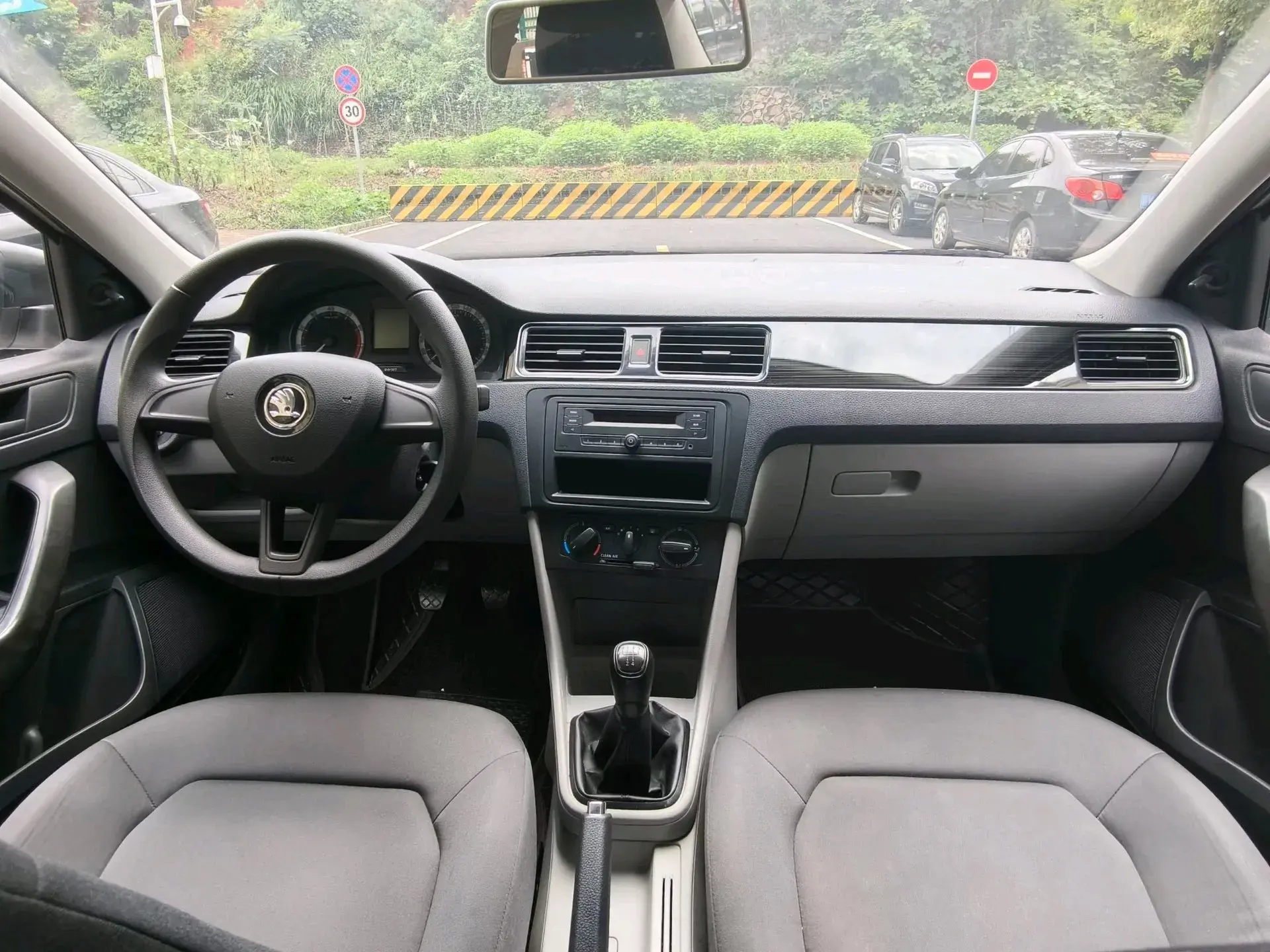 2016 SKODA RAPID thumbnail 4