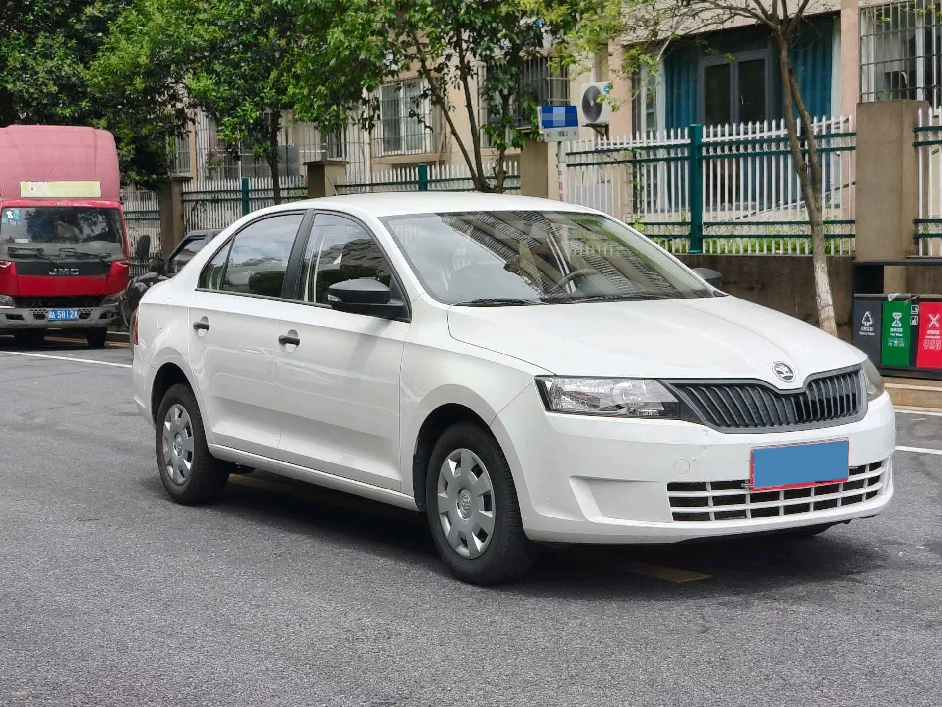 2016 SKODA RAPID thumbnail 3