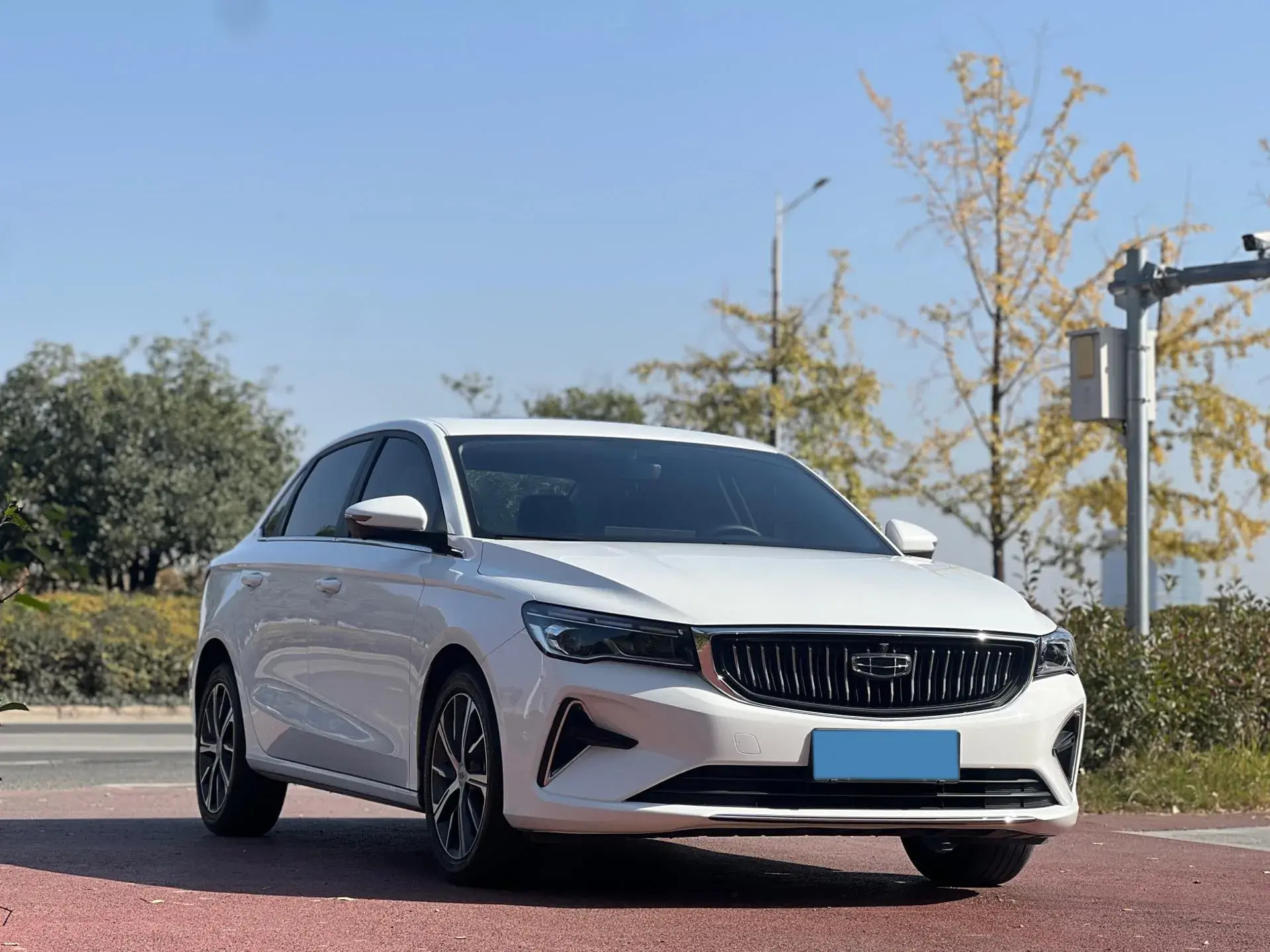2023 GEELY EMGRAND thumbnail 2