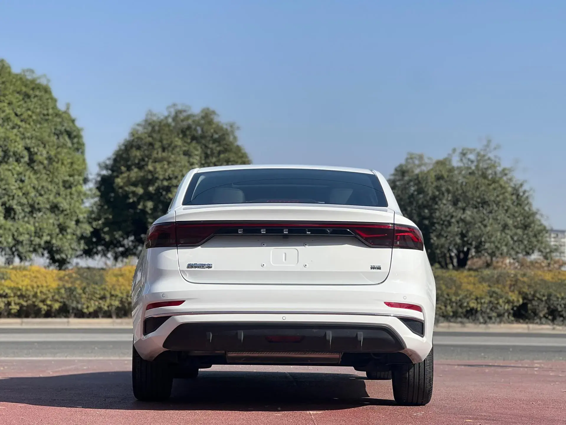 2023 GEELY EMGRAND thumbnail 4