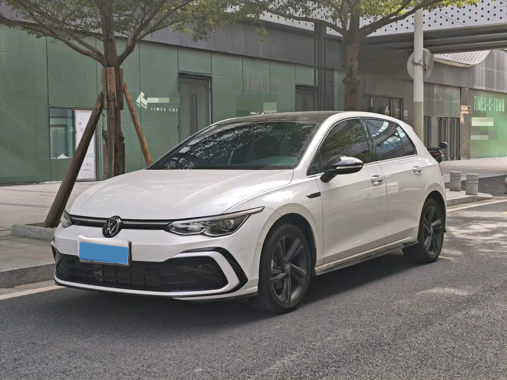 2023 VOLKSWAGEN GOLF view 1