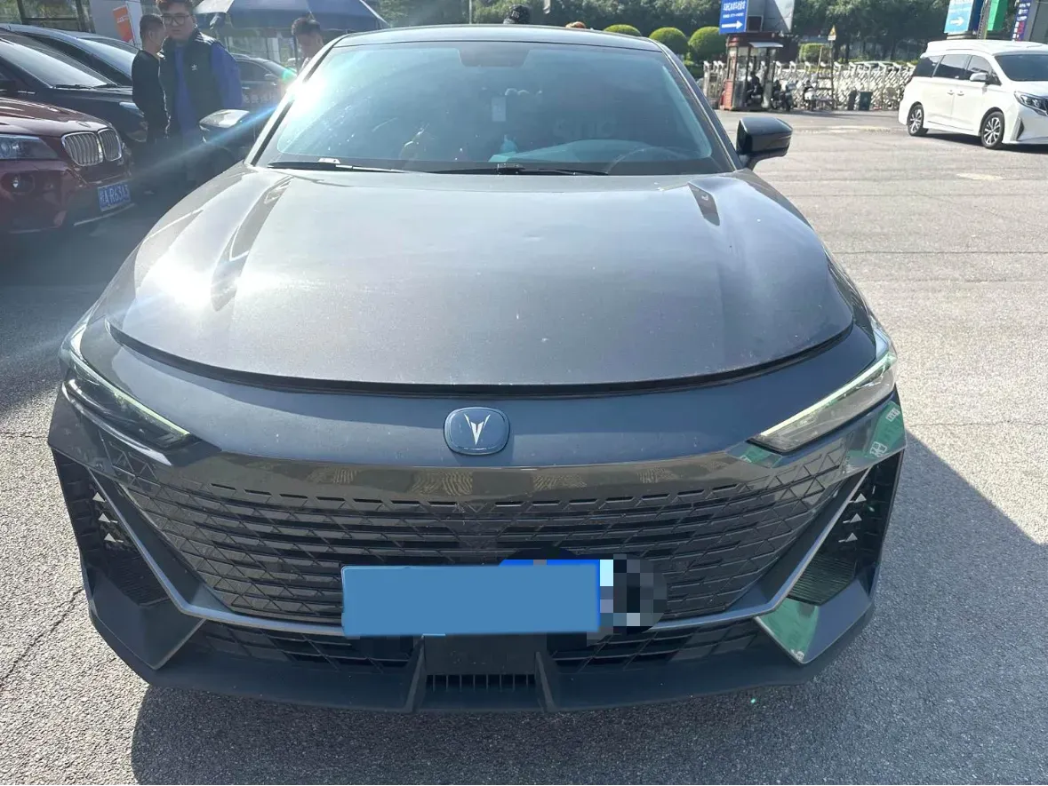 2022 ChangAn UNI-V 1.5T 188HP L4 7DCT,autocango,china used car exporter,china ev exporter,chinese used car exporter,chinese used ev exporter