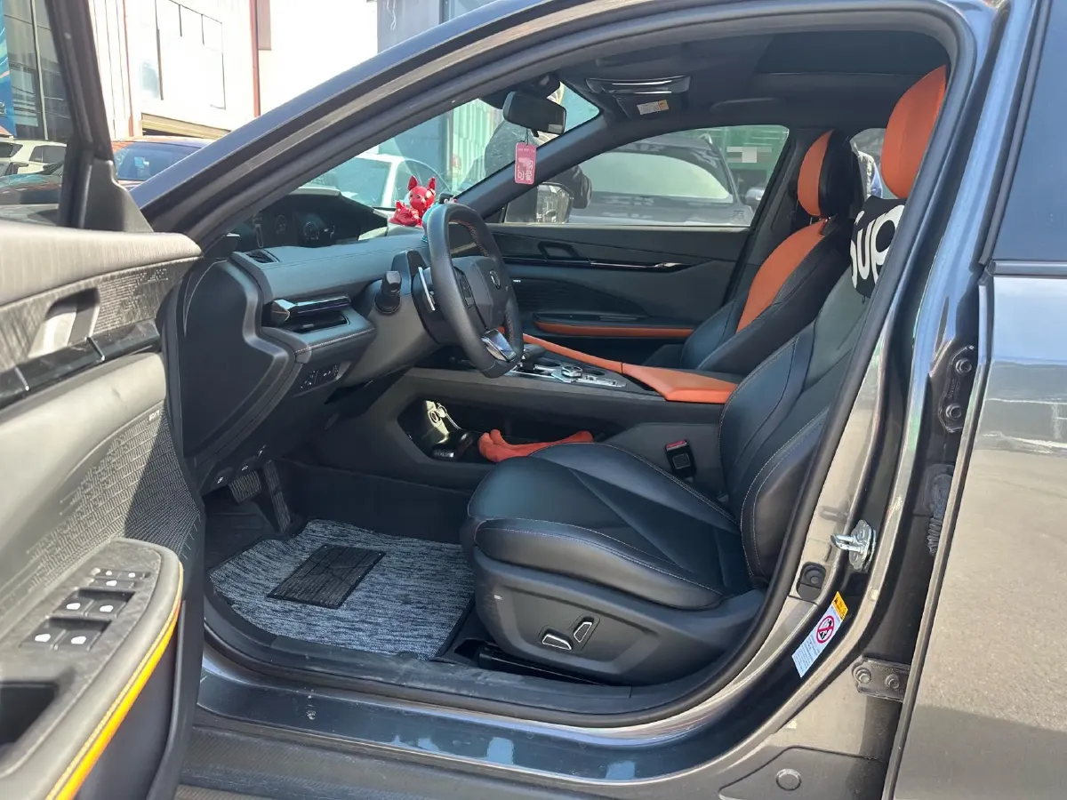 2022 ChangAn UNI-V 1.5T 188HP L4 7DCT,autocango,china used car exporter,china ev exporter,chinese used car exporter,chinese used ev exporter