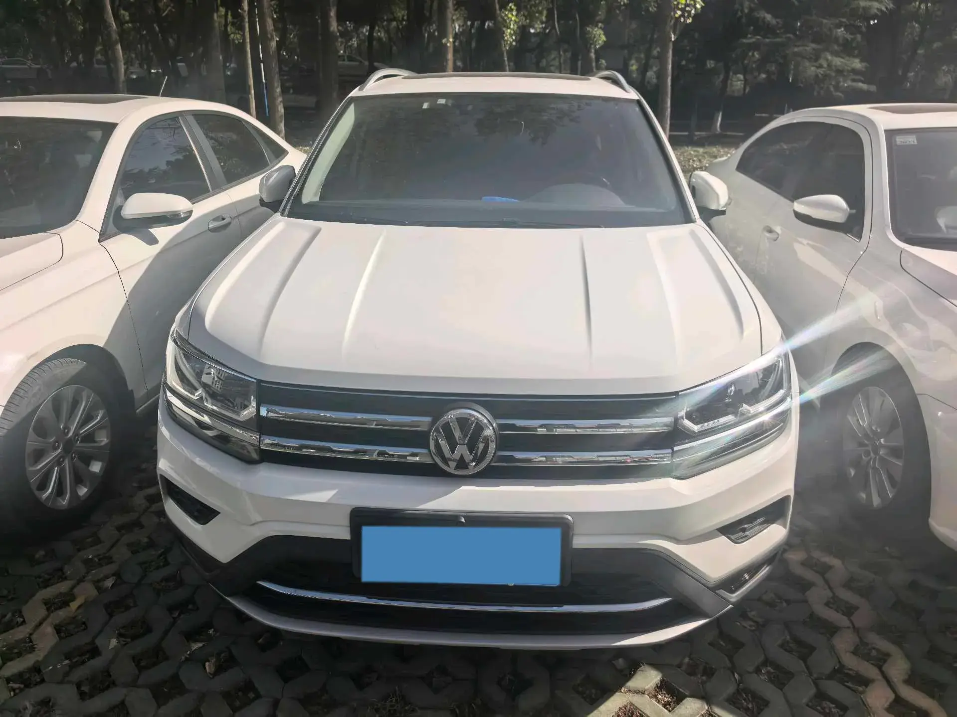 2019 VOLKSWAGEN THARU thumbnail 2