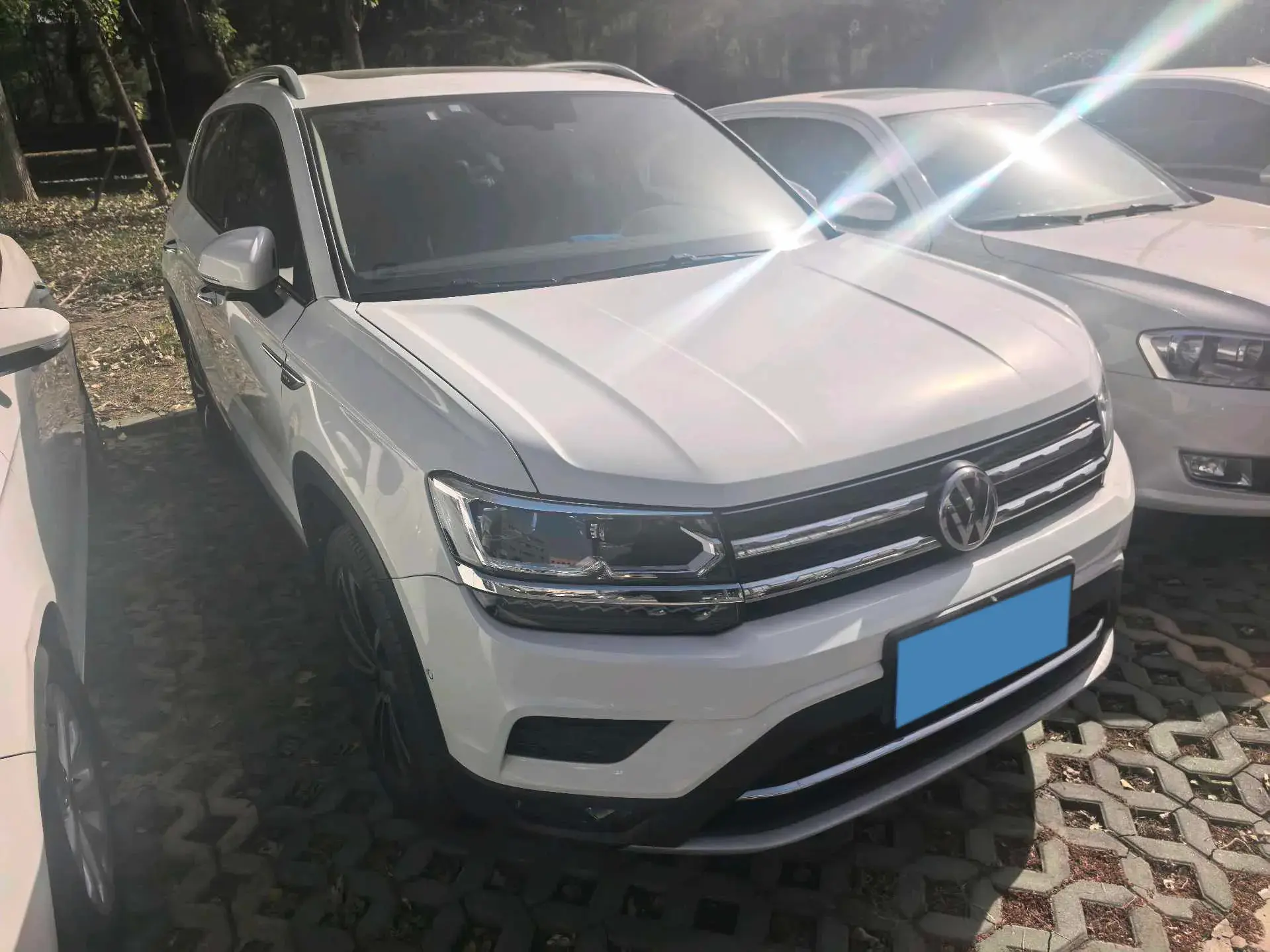 2019 VOLKSWAGEN THARU thumbnail 3