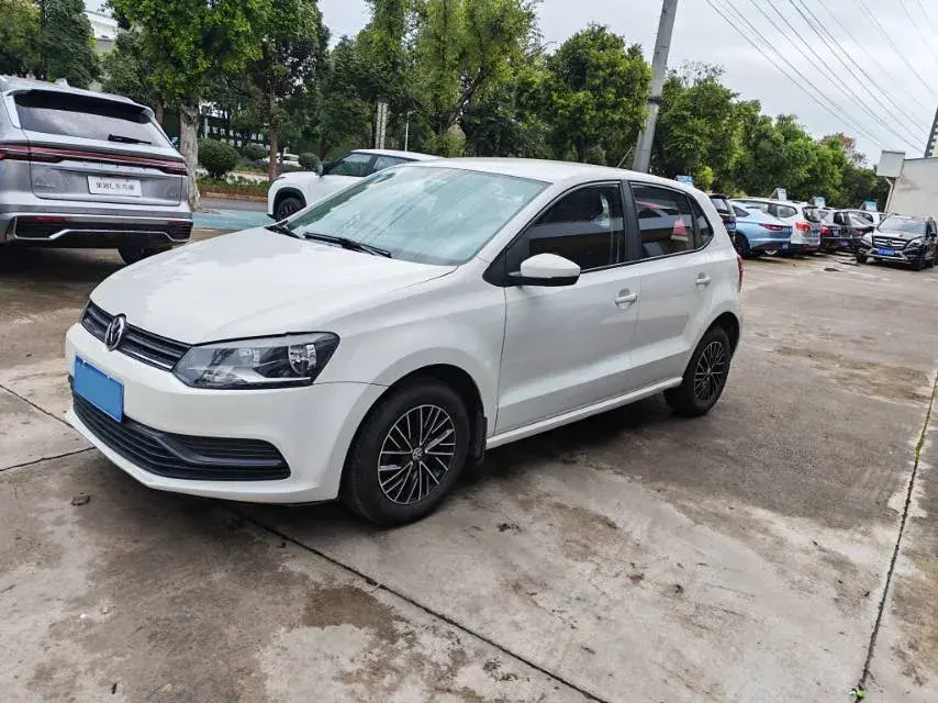 2016 Volkswagen Polo 1.4L 90HP L4 5MT 2016 Volkswagen Polo 1.4L 90HP L4 5MT