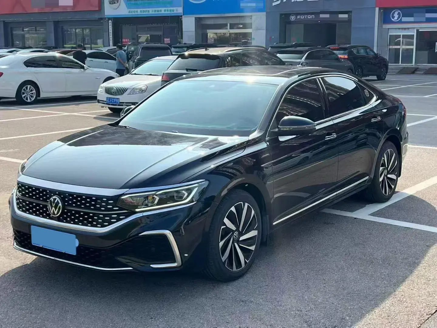 2022 VOLKSWAGEN PASSAT view 1