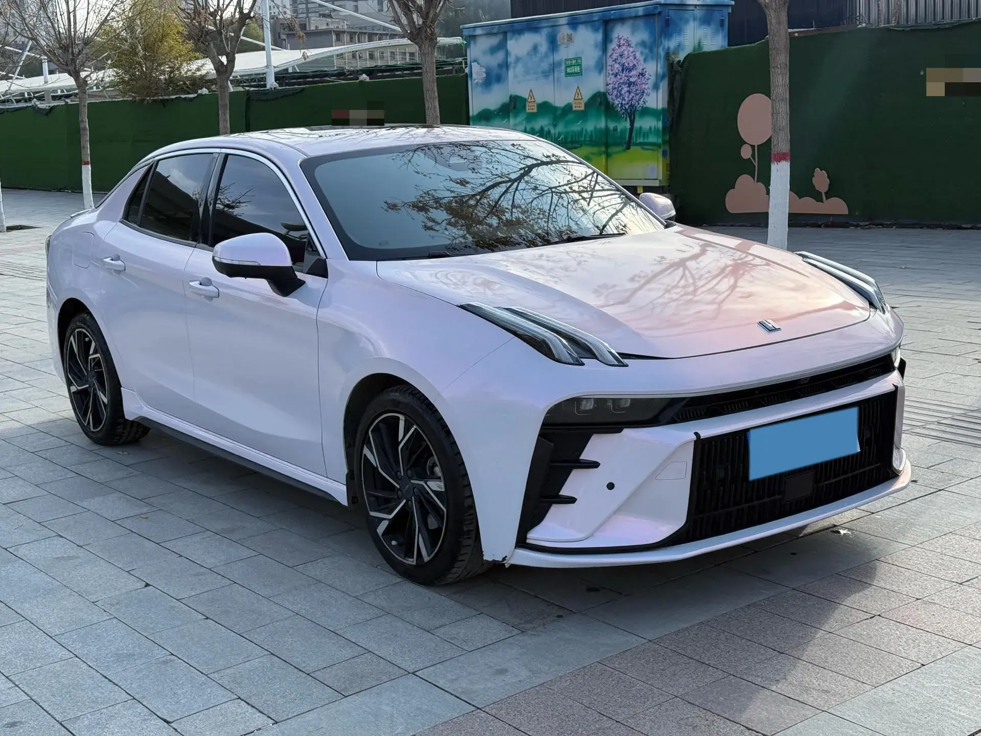 2023 LYNK&CO 03 thumbnail 3