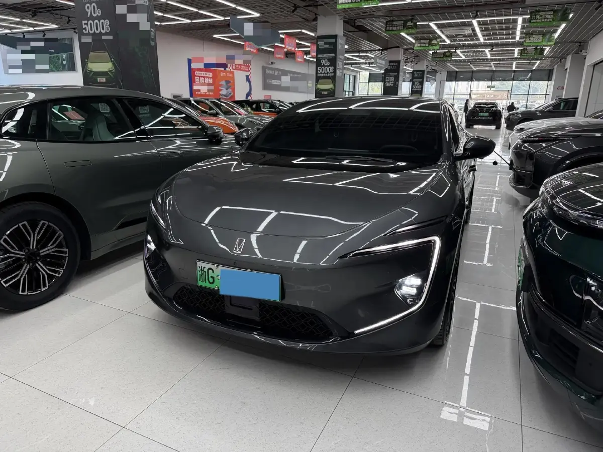 2025 Avatr 12 1.5T 156HP L4 REEV 39.05KWH