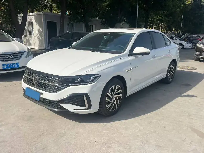 2024 VOLKSWAGEN LAVIDA view 1