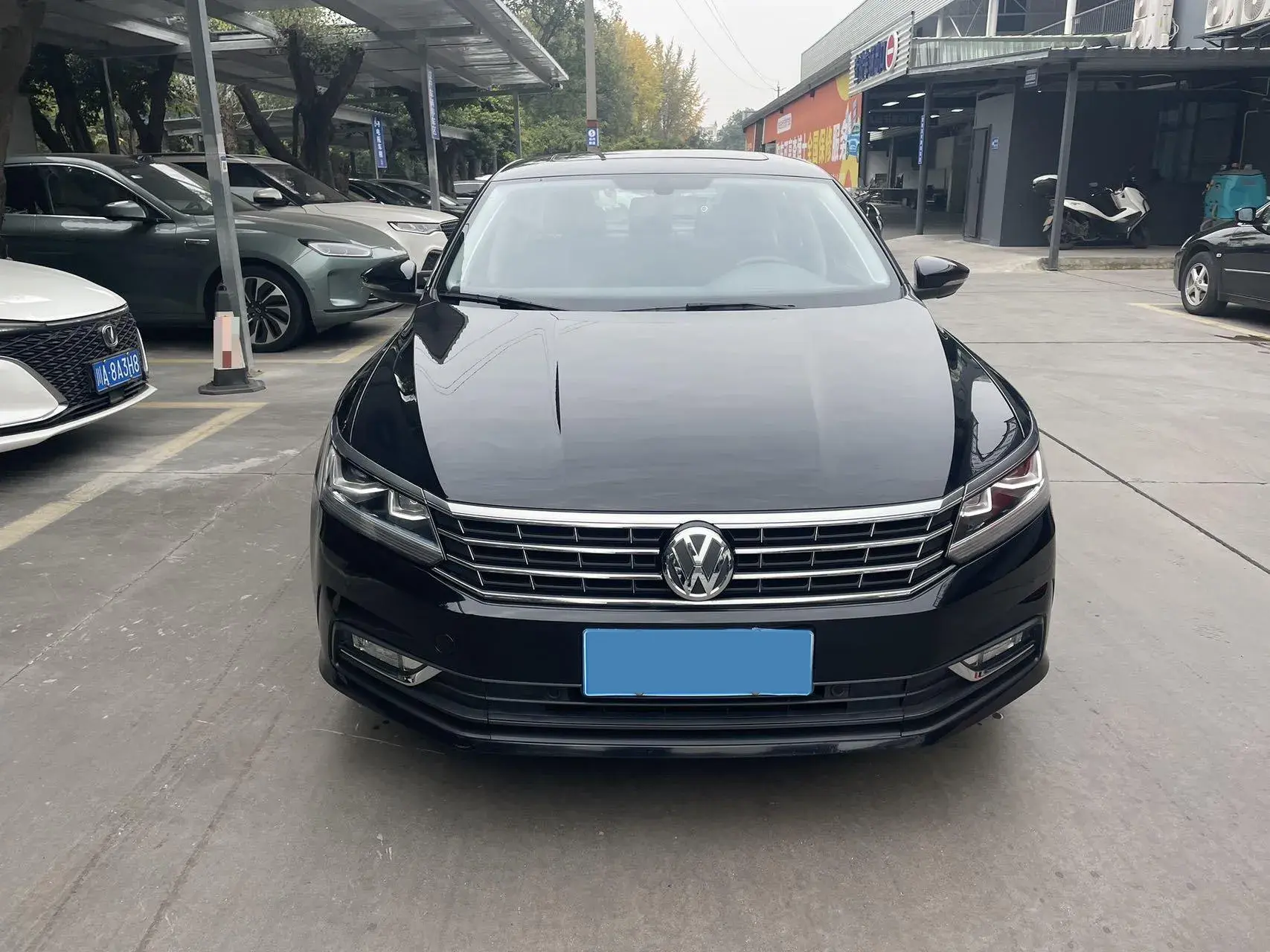 2017 VOLKSWAGEN PASSAT thumbnail 2