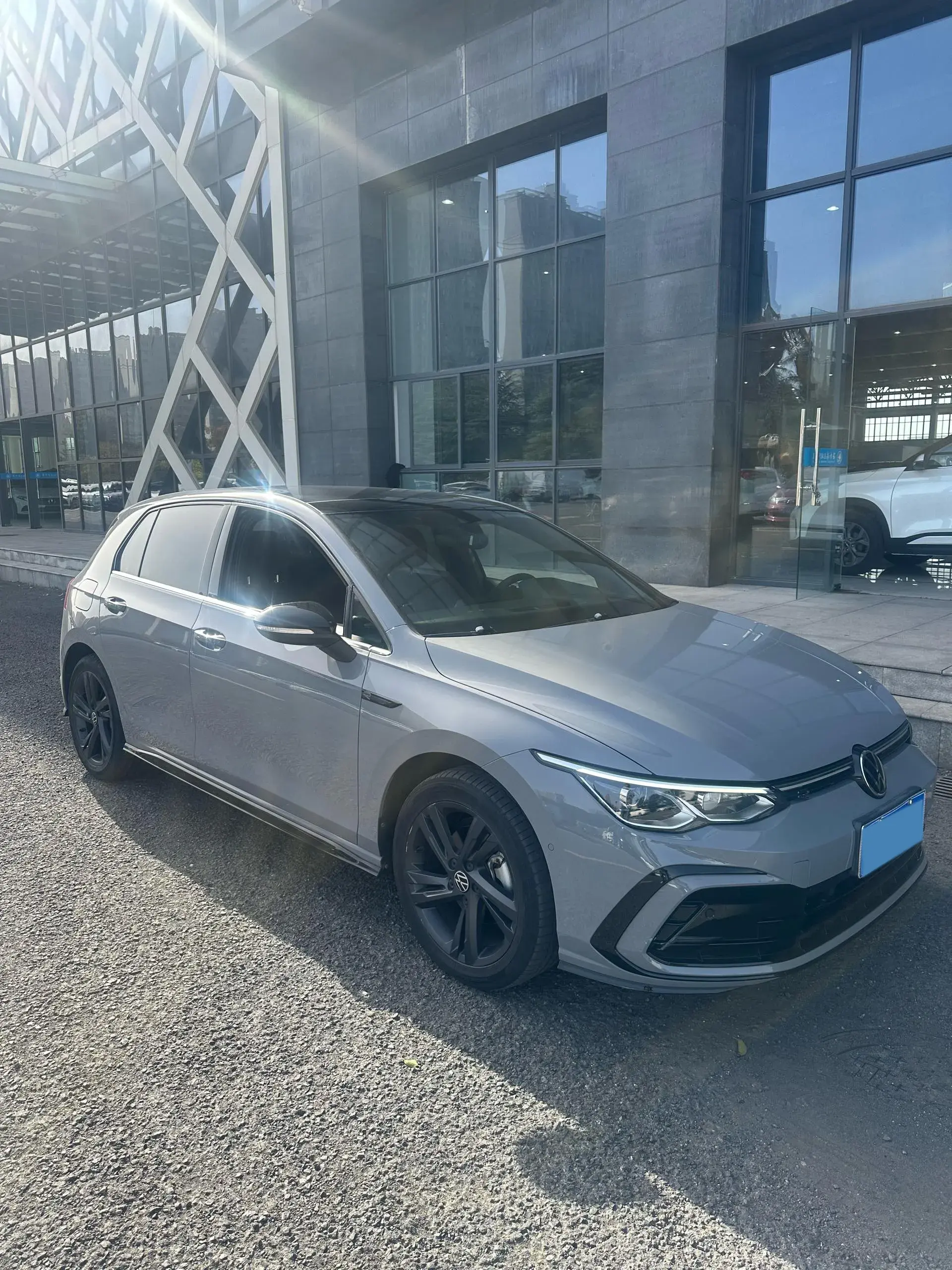 2021 VOLKSWAGEN GOLF thumbnail 3
