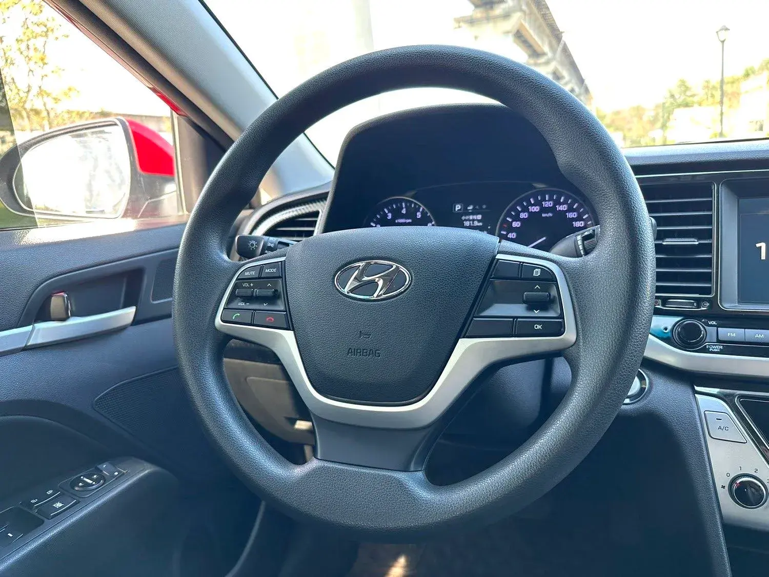 2018 HYUNDAI ELANTRA thumbnail 4